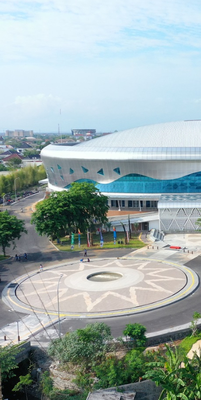 iPhone 16 Pro displaying redesigned Siri and type to Siri capability